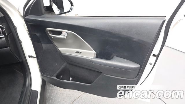 Kia Niro 2023 — photo 14