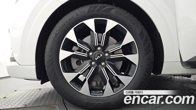 Kia Canival 2023 — photo 5