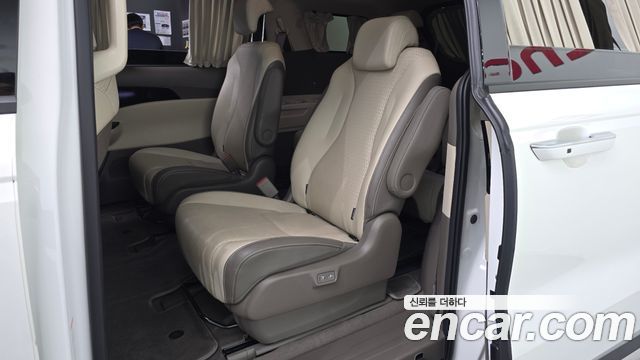 Kia Canival 2023 — photo 11
