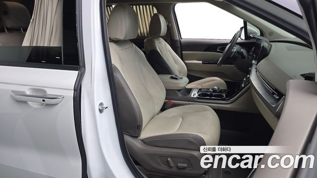 Kia Canival 2023 — photo 12