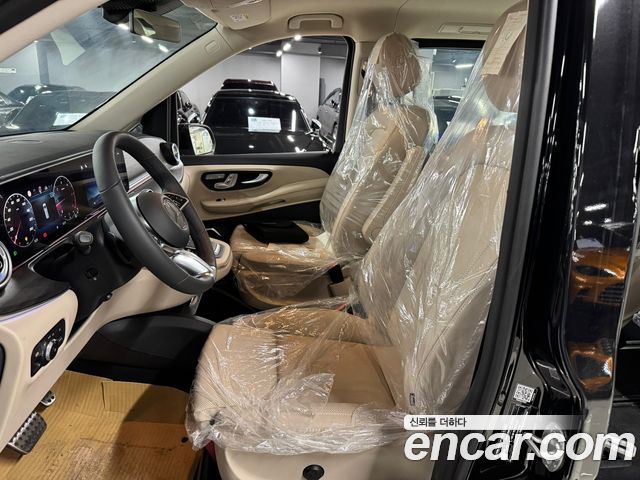 Mercedes-Benz V-Class 2025 — photo 5