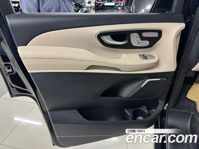 Mercedes-Benz V-Class 2025 — photo 6