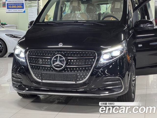 Mercedes-Benz V-Class 2025 — photo 17