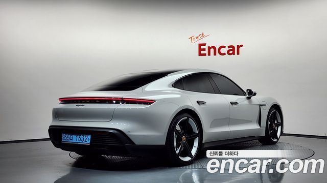 Porsche Taycan 2022 — photo 2