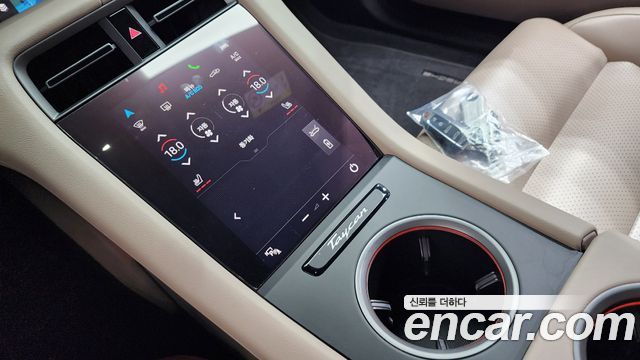 Porsche Taycan 2022 — photo 12
