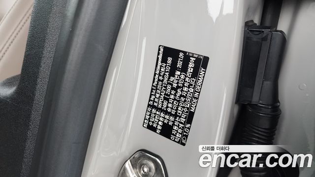 Porsche Taycan 2022 — photo 26
