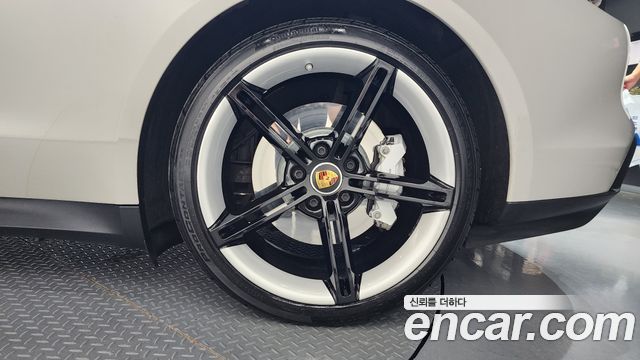 Porsche Taycan 2022 — photo 7