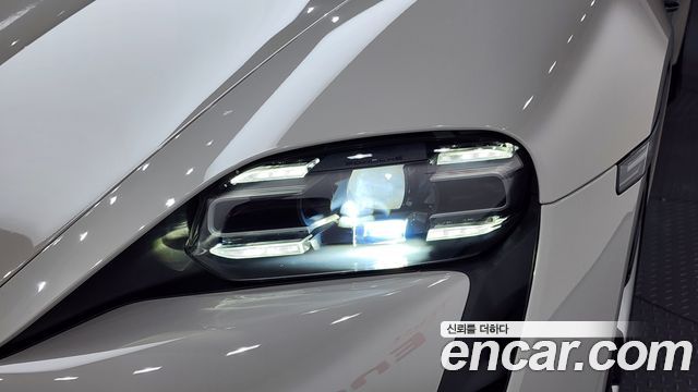Porsche Taycan 2022 — photo 8