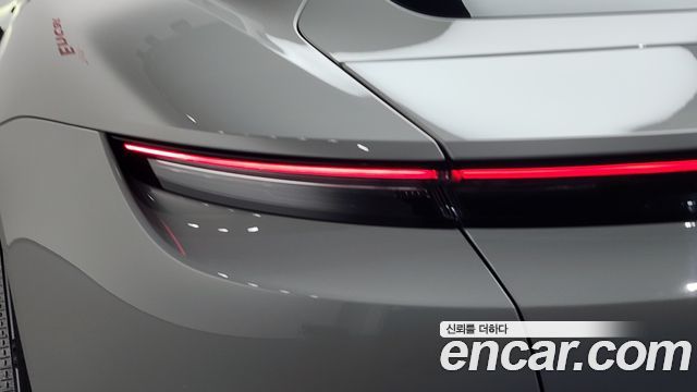Porsche Taycan 2022 — photo 9