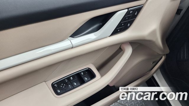 Porsche Taycan 2022 — photo 14