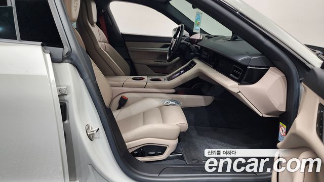 Porsche Taycan 2022 — photo 16