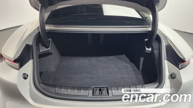 Porsche Taycan 2022 — photo 31