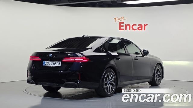 BMW 5-Series 2026 — photo 2