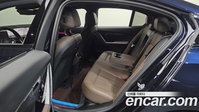BMW 5-Series 2026 — photo 12