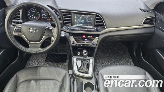 Hyundai AVANTE 2017 — photo 10