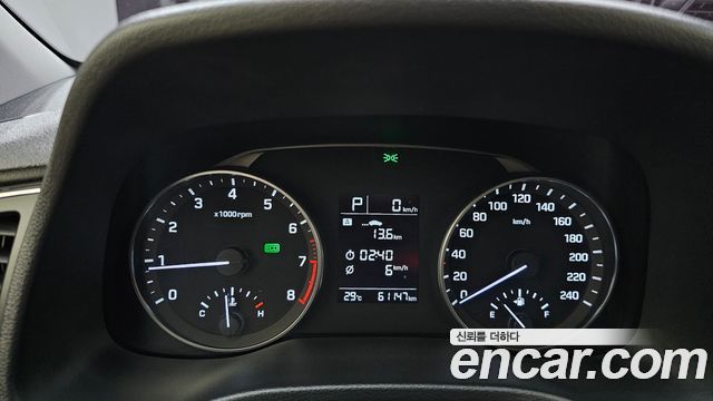 Hyundai AVANTE 2017 — photo 11