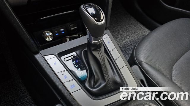 Hyundai AVANTE 2017 — photo 12