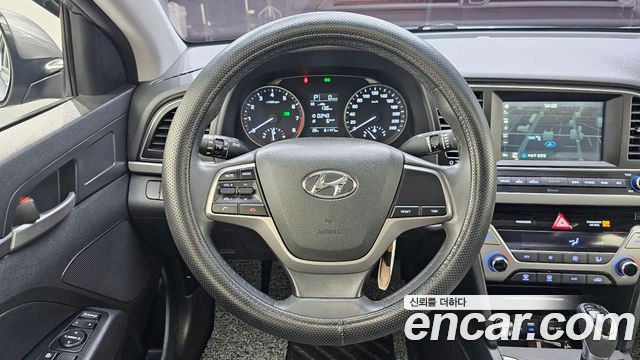 Hyundai AVANTE 2017 — photo 19