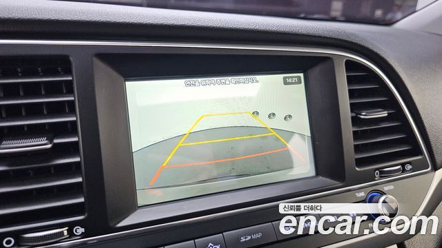 Hyundai AVANTE 2017 — photo 21