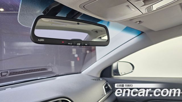 Hyundai AVANTE 2017 — photo 24