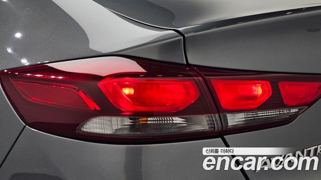 Hyundai AVANTE 2017 — photo 9