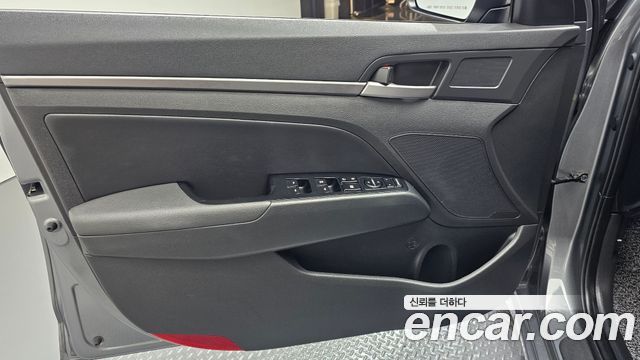 Hyundai AVANTE 2017 — photo 14