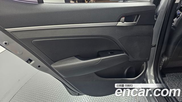 Hyundai AVANTE 2017 — photo 15