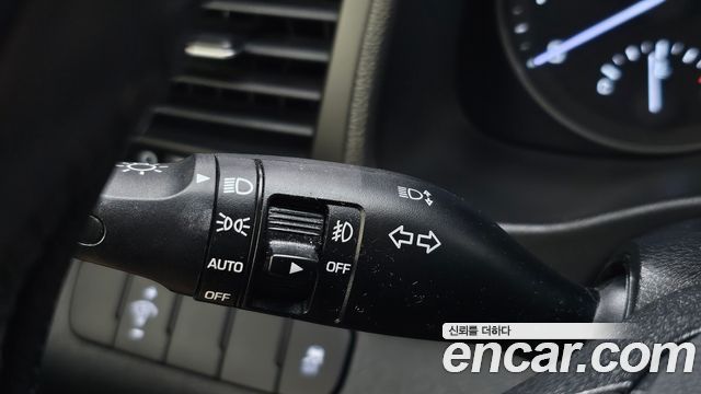 Hyundai AVANTE 2017 — photo 30