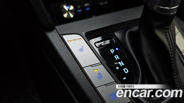 Hyundai AVANTE 2017 — photo 31