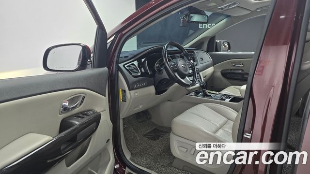 Kia Canival 2016 — photo 10