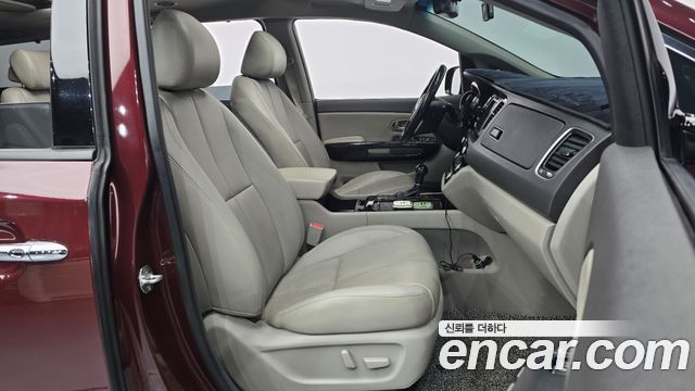 Kia Canival 2016 — photo 11