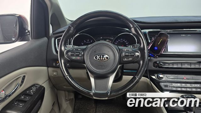 Kia Canival 2016 — photo 13