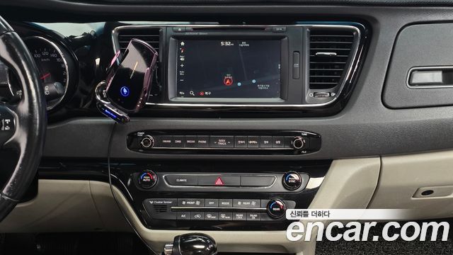 Kia Canival 2016 — photo 16