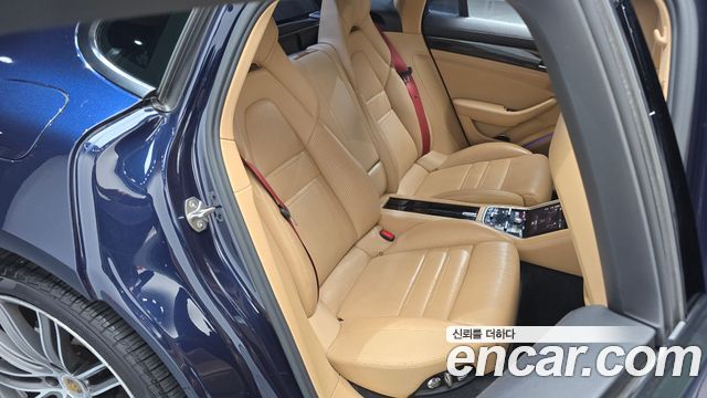 Porsche Panamera 2018 — photo 12