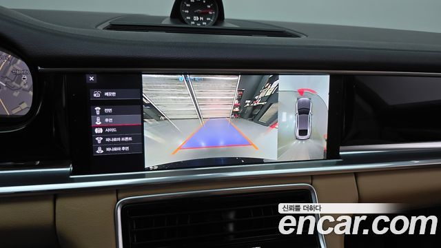 Porsche Panamera 2018 — photo 16