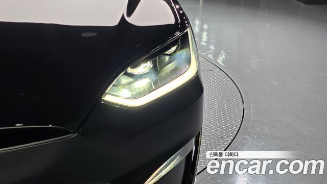 Tesla Model X 2026 — photo 8