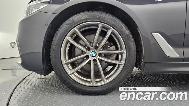 BMW 5-Series 2018 — photo 5