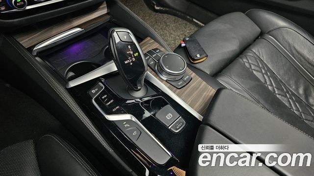 BMW 5-Series 2018 — photo 12