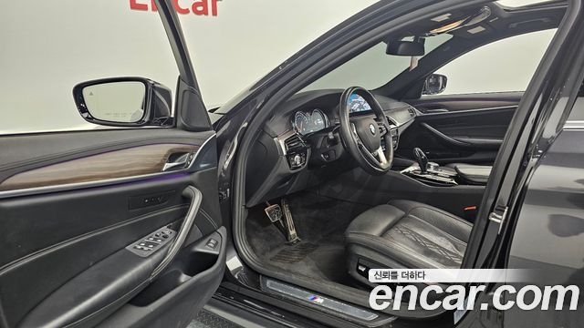 BMW 5-Series 2018 — photo 13