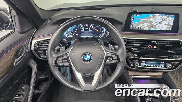 BMW 5-Series 2018 — photo 19