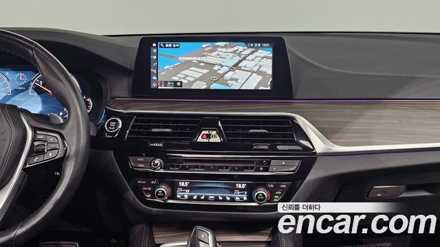 BMW 5-Series 2018 — photo 20