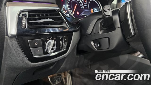 BMW 5-Series 2018 — photo 22
