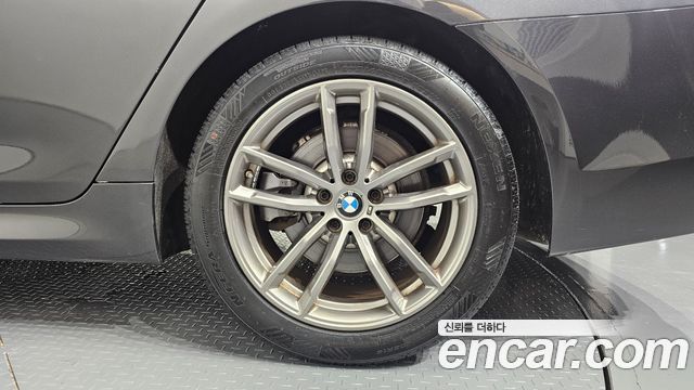 BMW 5-Series 2018 — photo 7