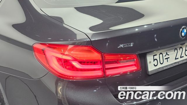 BMW 5-Series 2018 — photo 9