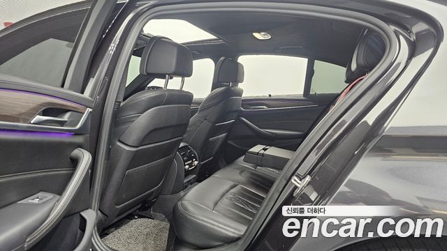 BMW 5-Series 2018 — photo 16