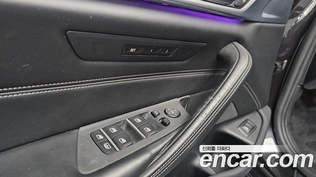 BMW 5-Series 2018 — photo 27
