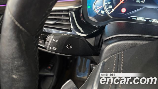 BMW 5-Series 2018 — photo 32