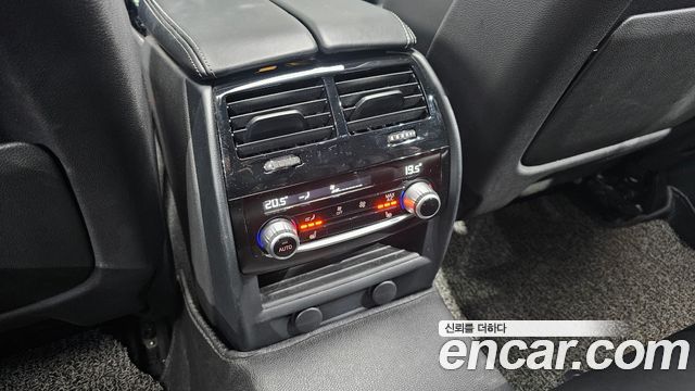 BMW 5-Series 2018 — photo 36