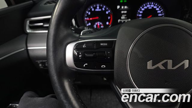 Kia K5 2022 — photo 17