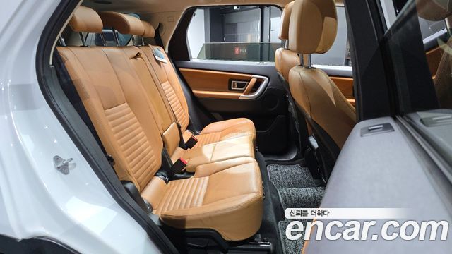Land Rover Discovery Sport 2018 — photo 17
